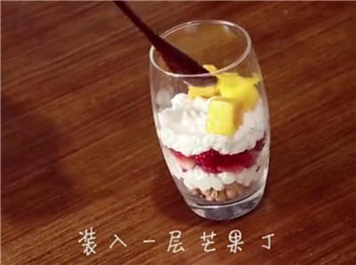 韓國(guó)的水果杯怎么做的 如何自制韓國(guó)的水果杯