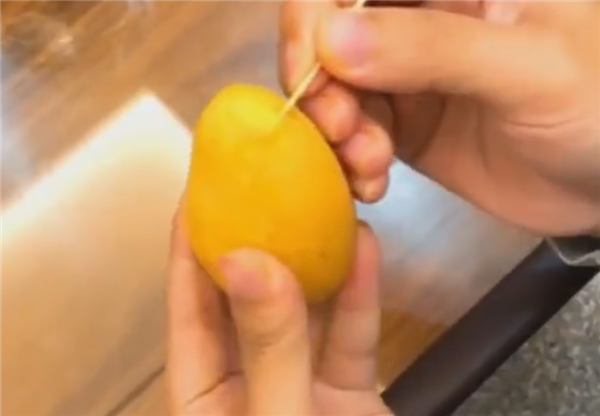 芒果怎么剝皮方便 四種芒果剝皮小竅門(圖解)