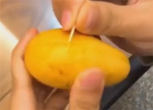 芒果怎么剝皮方便 四種芒果剝皮小竅門(圖解)