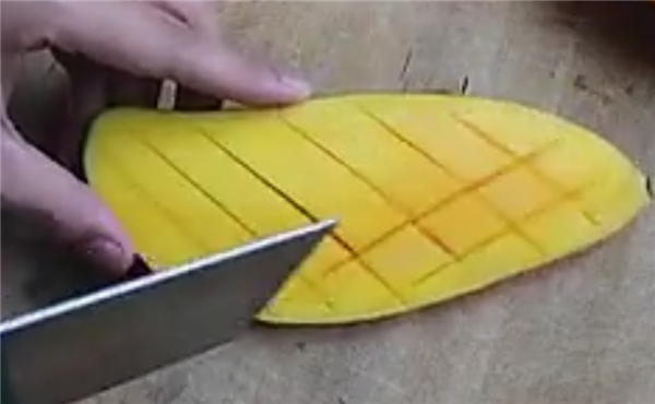 芒果怎么剝皮方便 四種芒果剝皮小竅門(圖解)