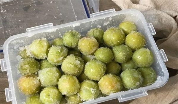 李子怎么腌制才好吃,李子的腌制方法(超簡(jiǎn)單)