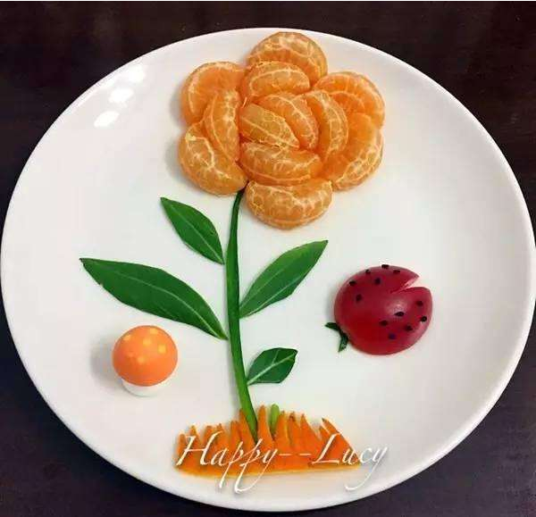 學(xué)校舉辦創(chuàng)意水果拼盤大賽，公布結(jié)果的最后一位小朋友氣哭了