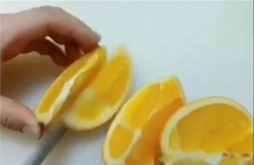 創意水果拼盤裝飾(圖解)，用橙子制成蝴蝶美化拼盤