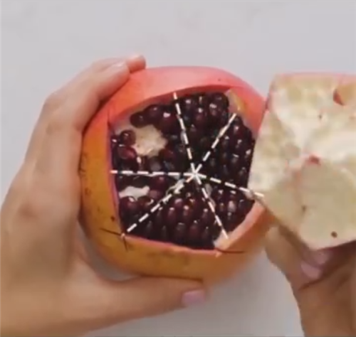 西瓜的正確吃法圖解 夏日各種水果最方便的吃法