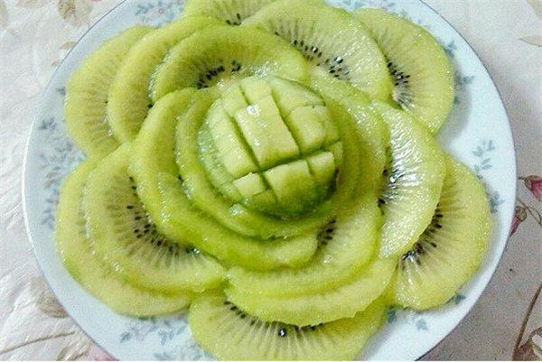 隨手制作的創意水果拼盤圖片，一看就會了水果拼盤圖片和做法