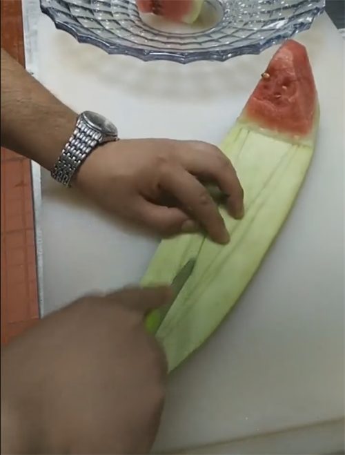 超級(jí)簡單的ktv西瓜皮拉花教程，在家可制作的ktv西瓜皮拉花