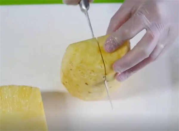 水果拼盤圖片及做法 超簡單的鳳梨寶船水果拼盤制作方法(圖解)