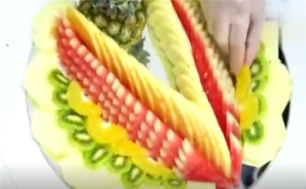創意水果拼盤圖片 超簡單星級水果拼盤制作方法(圖解)