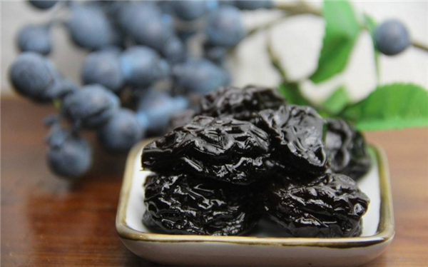 西梅干一天吃幾個(gè) 西梅干可比西梅多吃一個(gè)(3個(gè))