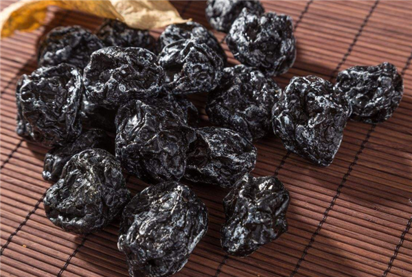西梅干一天吃幾個(gè) 西梅干可比西梅多吃一個(gè)(3個(gè))