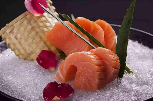三文魚生吃還是熟吃好，三文魚熟吃也可以安全又營養