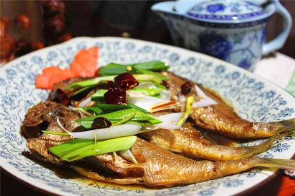 蒜燒小黃魚是哪個地方的菜，著名的魯菜對胃有好處