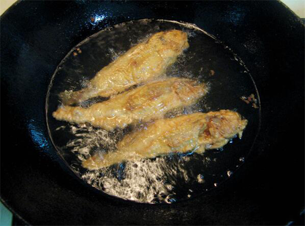 小黃魚怎么做，快速油炸小黃魚味美食鮮