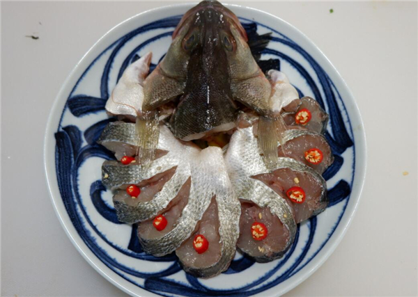 孔雀開屏鱸魚的做法，簡單也能做出藝術品菜肴