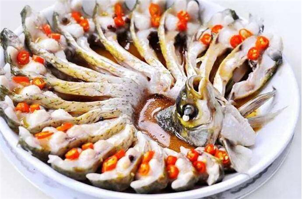 孔雀開屏鱸魚的做法,簡單也能做出藝術品菜肴
