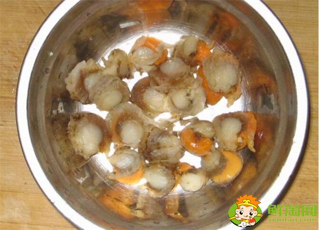 扇貝怎么洗干凈，扇貝肉怎么洗干凈(去除內臟用鹽水生粉唰一唰)