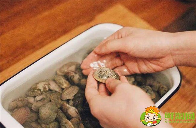 花蛤蜊如何快速吐沙，蛤蜊吐沙最干凈方法