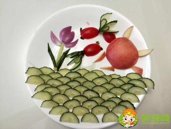 荷花水果拼盤簡單做法，金魚和烏龜荷花水果拼盤組合