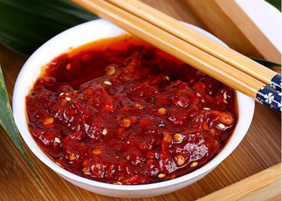 豆瓣醬和黃豆醬的區別，豆瓣醬和黃豆醬原料和口味不同