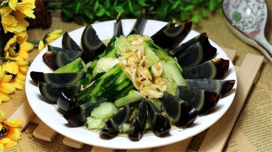 松花蛋可以和黃瓜一起涼拌嗎，家常涼拌松花蛋拌豆腐更多