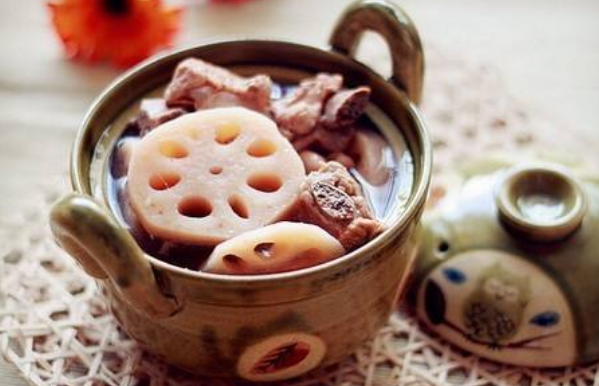 蓮藕湯的做法，蓮藕湯為什么要放綠豆