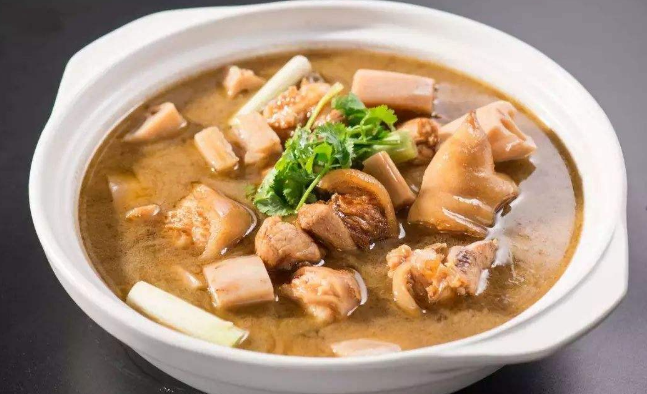 豬蹄蓮藕湯為什么會(huì)變黑，蓮藕湯怎么不黑