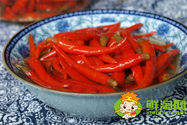 泡辣椒總是浮起來泡不到，泡辣椒上浮用什么壓