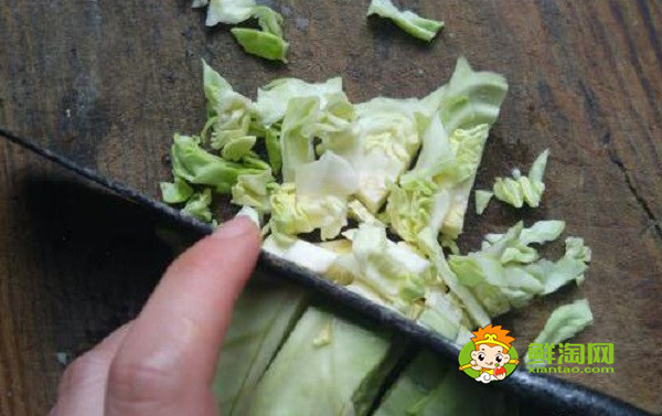包萊怎么切塊圖解，包菜怎么切方便穿串