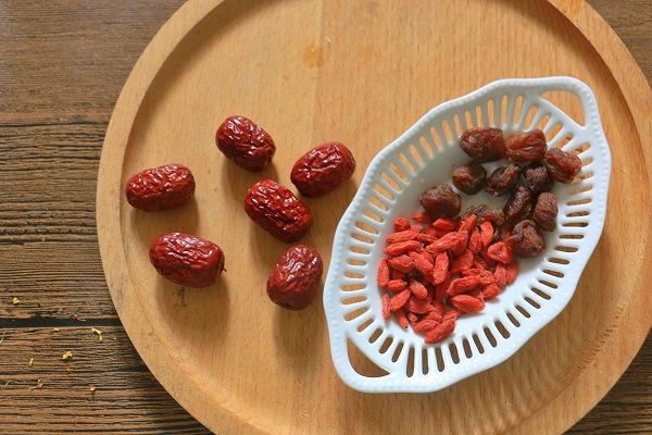 冬棗和紅棗哪個(gè)更補(bǔ)血，紅棗與冬棗的營(yíng)養(yǎng)價(jià)值一樣嗎