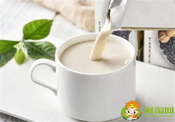 牛奶晚上什么時候喝最好，晚上喝純牛奶會胖嗎