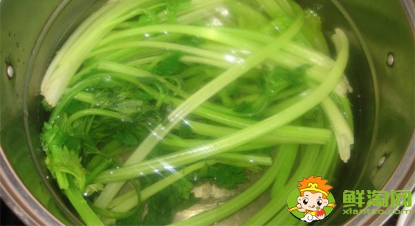 芹菜怎么摘洗，芹菜怎么洗怎么切