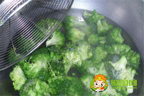 青菜為什么要用開水焯,很多人做錯了難怪差點鮮味