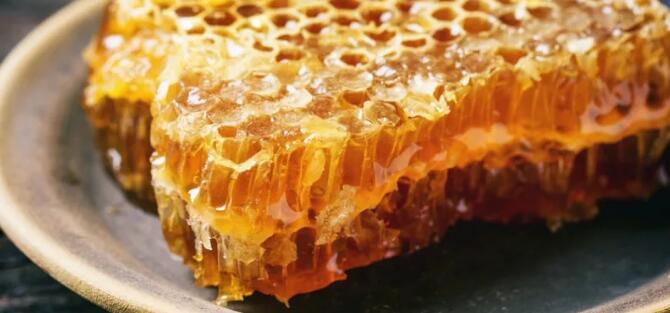 蜂巢蜜嚼后的渣渣能吃嗎