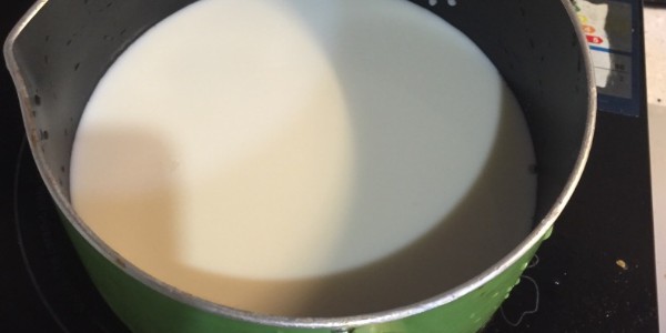 用牛奶做白涼粉的比例