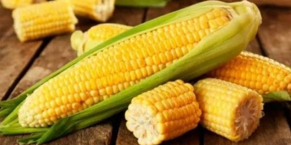 玉米煮完放水里還是拿出來(lái)