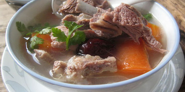 羊排湯怎么燉成白色
