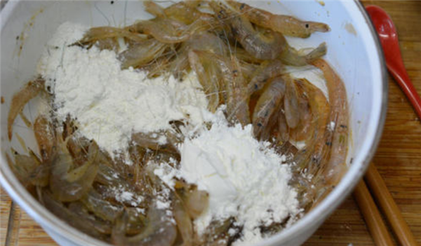 炸河蝦用面粉還是淀粉