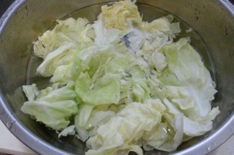 炒卷心菜要不要放醬油