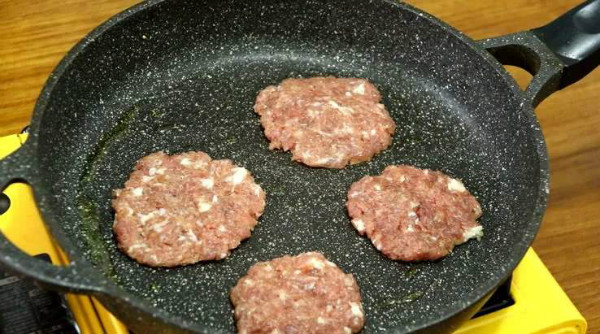 自制牛肉漢堡肉餅做法，日式美食的牛肉漢堡肉餅做法