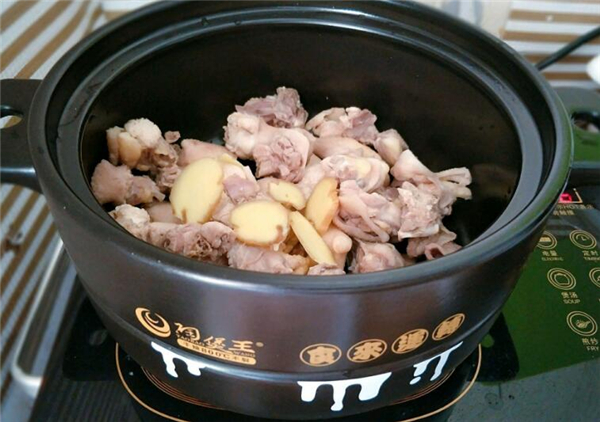 當歸燉雞湯的做法