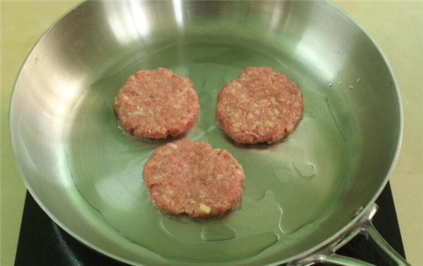 牛肉漢堡的做法和配料的做法，牛肉漢堡最正宗的做法
