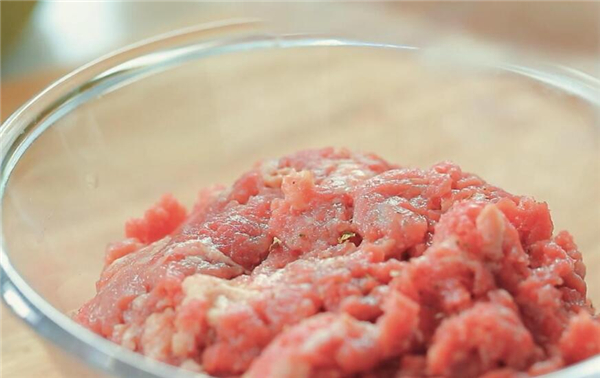 牛肉漢堡的做法和配料的做法，牛肉漢堡最正宗的做法