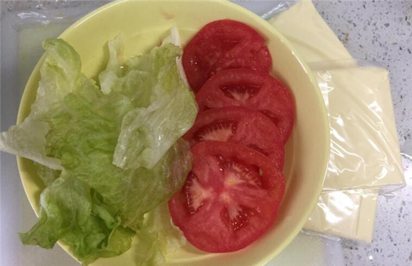 牛肉漢堡的做法和配料的做法，牛肉漢堡最正宗的做法