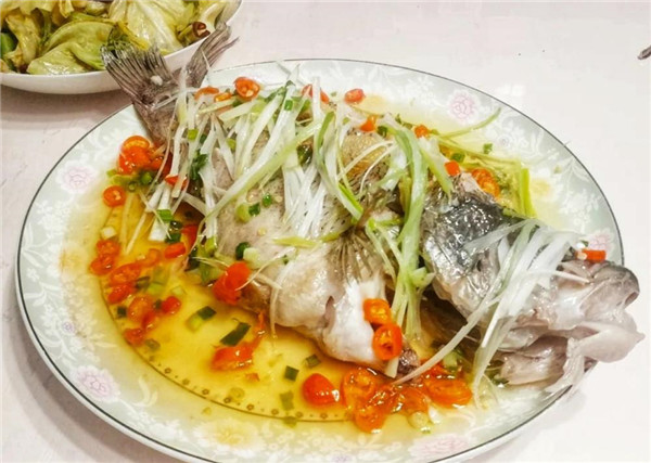 清蒸鱸魚(yú)后要加熟油嗎