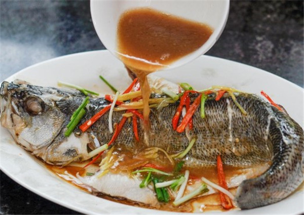 清蒸鱸魚的配料和做法