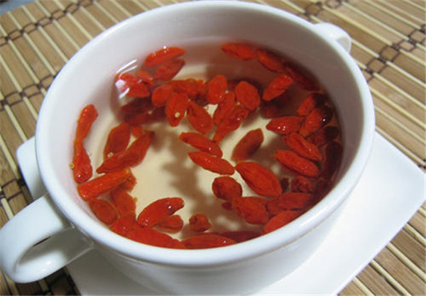 枸杞泡水喝有什么好處