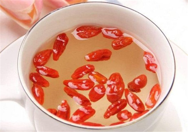 枸杞泡水喝有什么好處